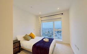 Luxurious Comfy Penthouse - Steps To East Croydon Train Station - Views