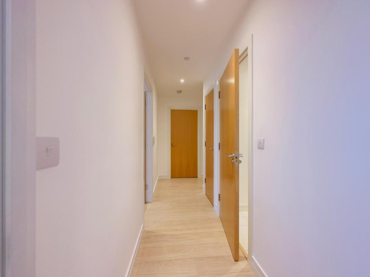 Luxurious Comfy Penthouse - Steps To East Croydon Train Station - Views Apartment Exterior photo